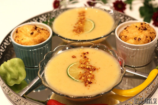 Vitkålssoppa med röd curry
