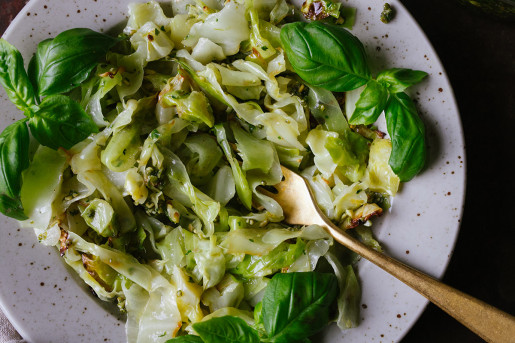Spetskål med pesto