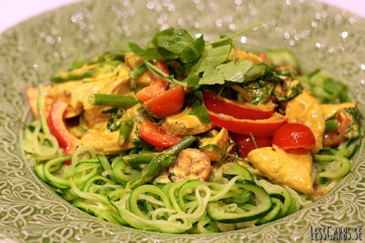 Zoodles med snabb saffranskycklinggryta