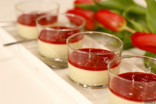 Citronpannacotta med hallonsås