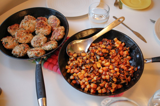 Enkel kålrot- och auberginepytt med örtbiffar