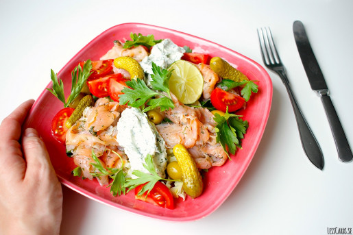 Gravlaxsallad med dillmajonnäs