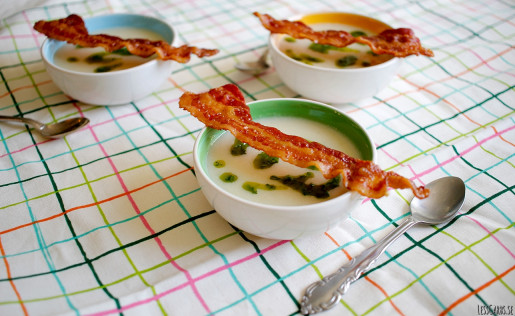 Vitkålssoppa med bacon och örtolja