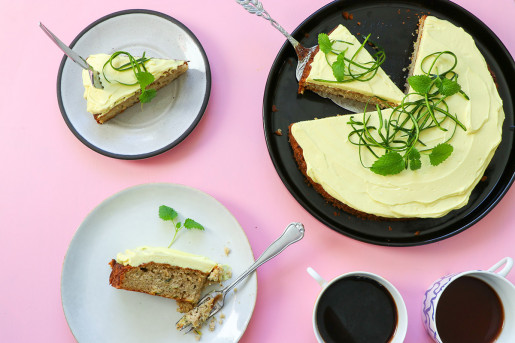 Zucchinikaka med lemoncurd-frosting